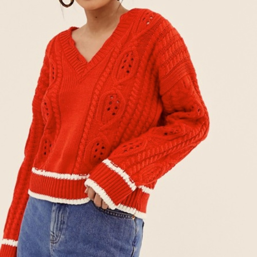 Moon River Cable knit Vneck sweater red size Large